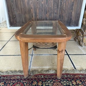 Mesa de Centro de Madera con Tapa de Vidrio y Bandeja Tejida - imagen 2
