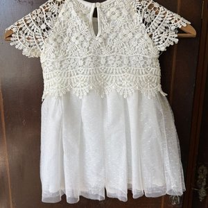 Vestido Blanco Niña Nicole Miller Talla 24M con Encaje y Flor Coral - imagen 6