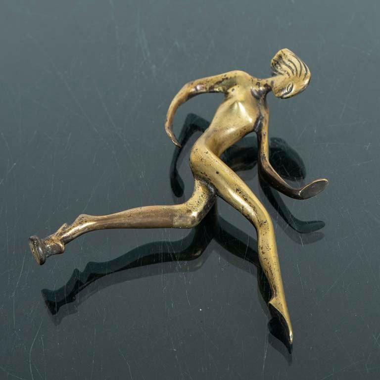 Lote anterior: Dama de bronce con medidas: 10x22cm