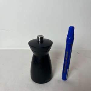 Pimentero Clásico Negro de Madera con Mecanismo Metálico - imagen 4