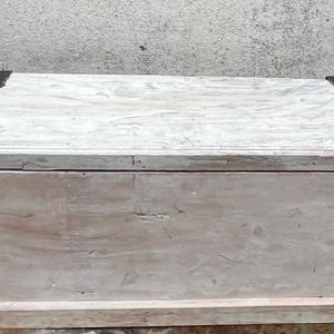 Baúl Antiguo de Madera Rústica con Herrajes Metálicos - imagen 7