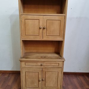 Lote anterior: Mueble Modular de Madera Clara con Estantes, Puertas y Cajón