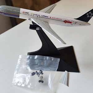 Lote siguiente: Maqueta Avión Boeing 767-322 United Airlines Escala 1/400 con Base y Accesorios