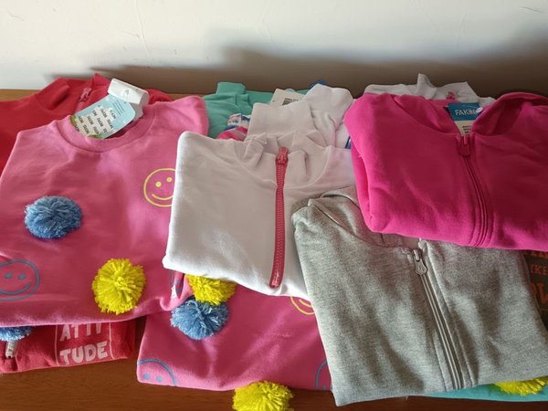 Lote de camperas y buzos para niñas - imagen 1