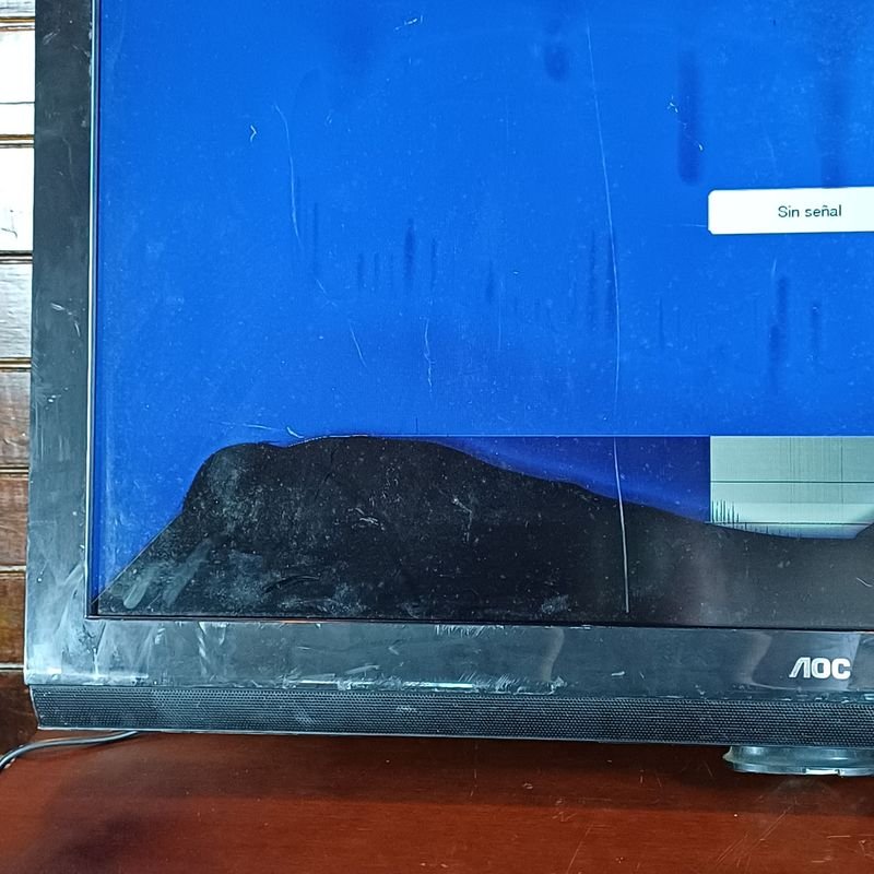Televisión AOC de 42 pulgadas con pantalla averiada - imagen 4