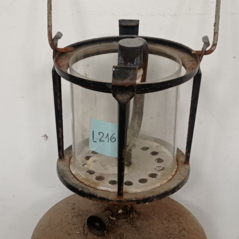 Garrafa de metal con farol y defectos - imagen 2