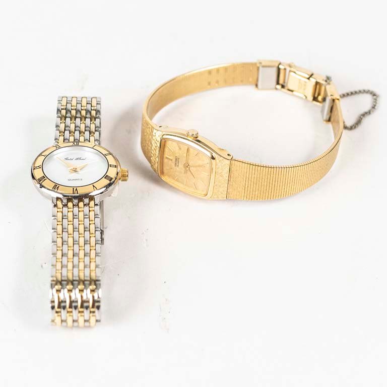 Lote siguiente: Relojes para dama, uno Seiko con avería