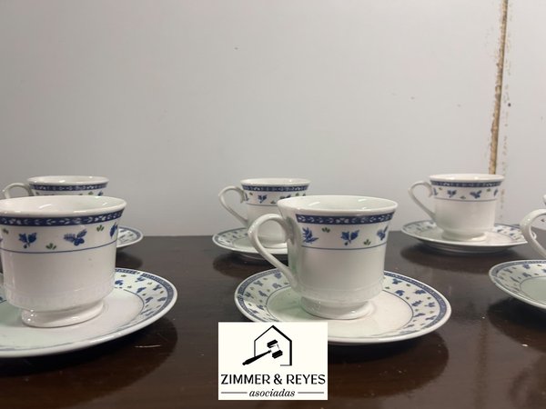Juego de Tazas de Café con Platillos, Diseño Floral Azul - imagen 1