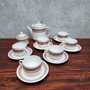Lote siguiente: Juego de Té de Loza con Diseño Bordó y Dorado - 14 Piezas