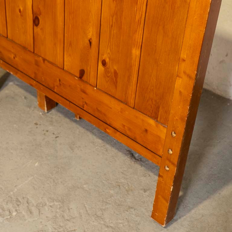 Cama de una plaza de madera de pino con detalles en el lustre - imagen 2