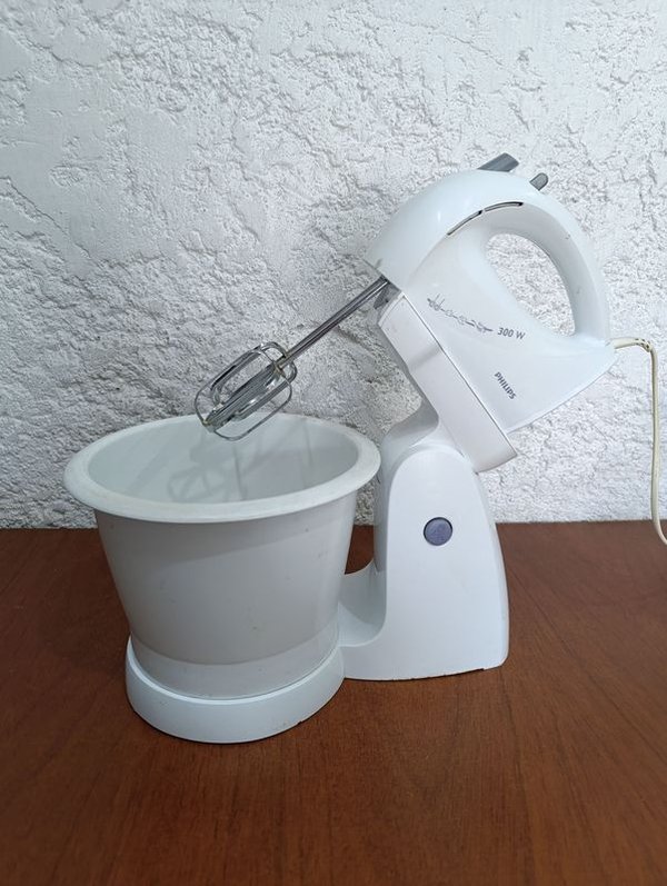 Batidora Philips de pie, 300 w, 5 velocidades, usada y en buen estado
