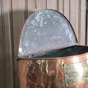 Depósito de Cobre con Inscripciones Hebreas en Placa de Bronce - imagen 6