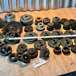 Lote siguiente: Gran cantidad de Poleas de todo tamaño para maquinaria y motores