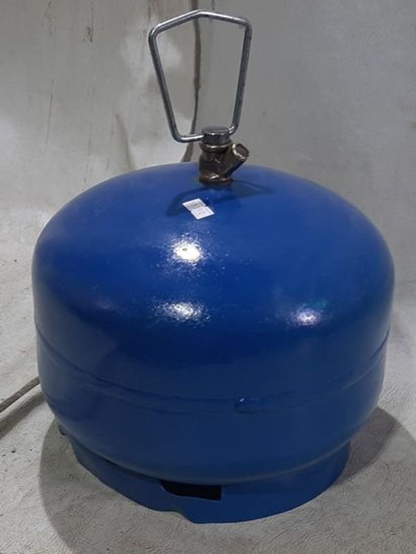 Botella de gas de 3 kg con regulador - imagen 3