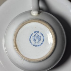 Juego de Té y Café Olmos de Porcelana Blanca con Detalles Dorados - imagen 3
