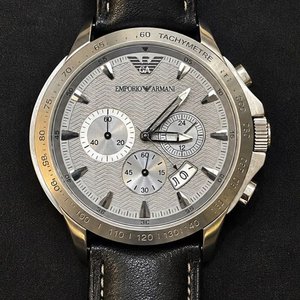 Lote siguiente: Reloj Cronógrafo Emporio Armani AR0635 Acero Inoxidable Esfera Plateada Cuero Negro