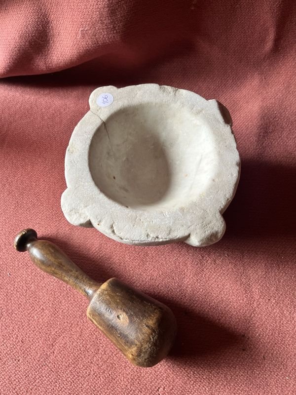 Antiguo mortero de marmol con mano de madera - imagen 4