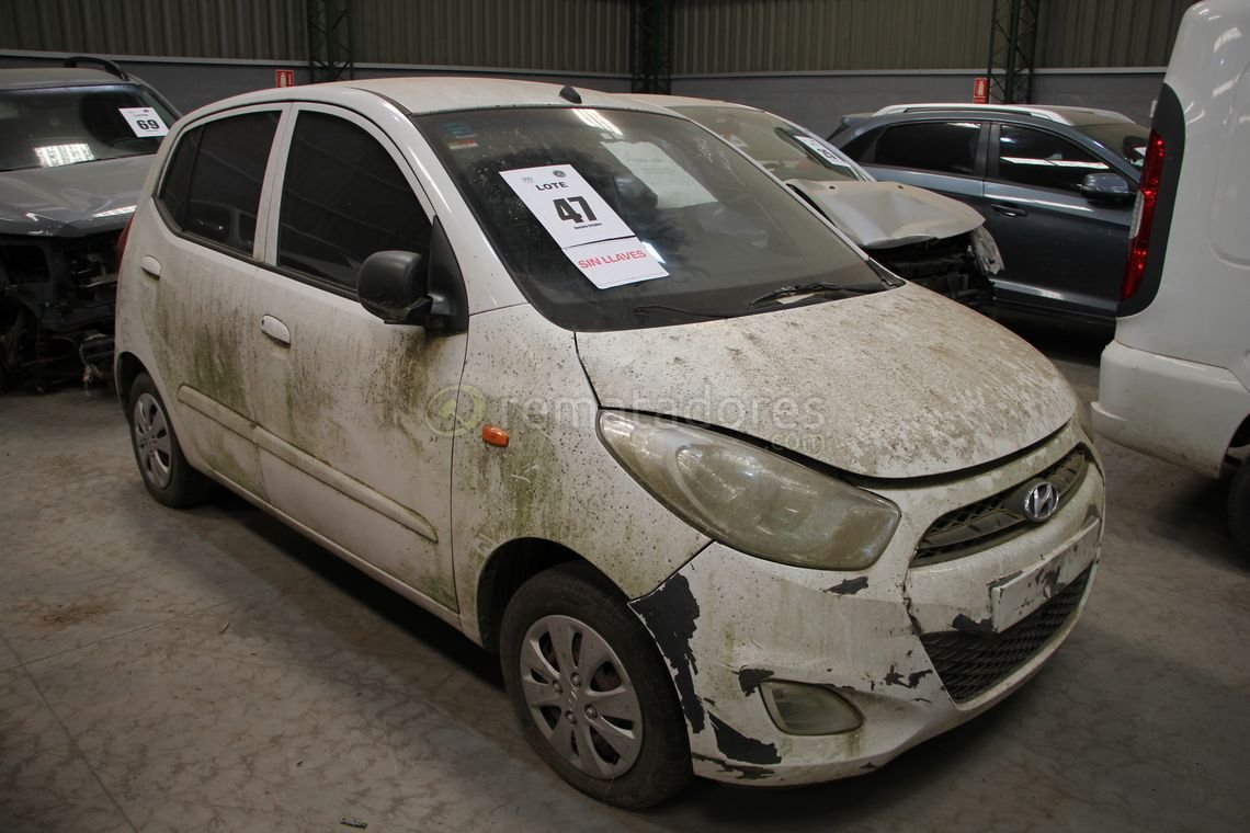 Hyundai i10 Blanco Sucio para Repuestos o Reparación