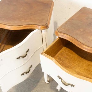 Par de Mesas de Luz Francesas Blancas con Tapa de Madera - imagen 3