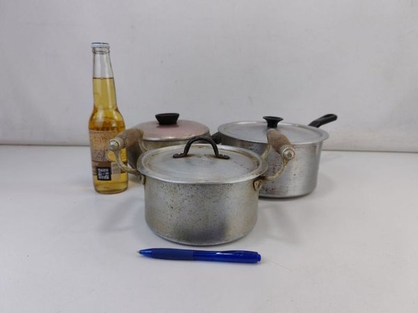 Pots with Lids and Kitchen Utensils - imagen 3