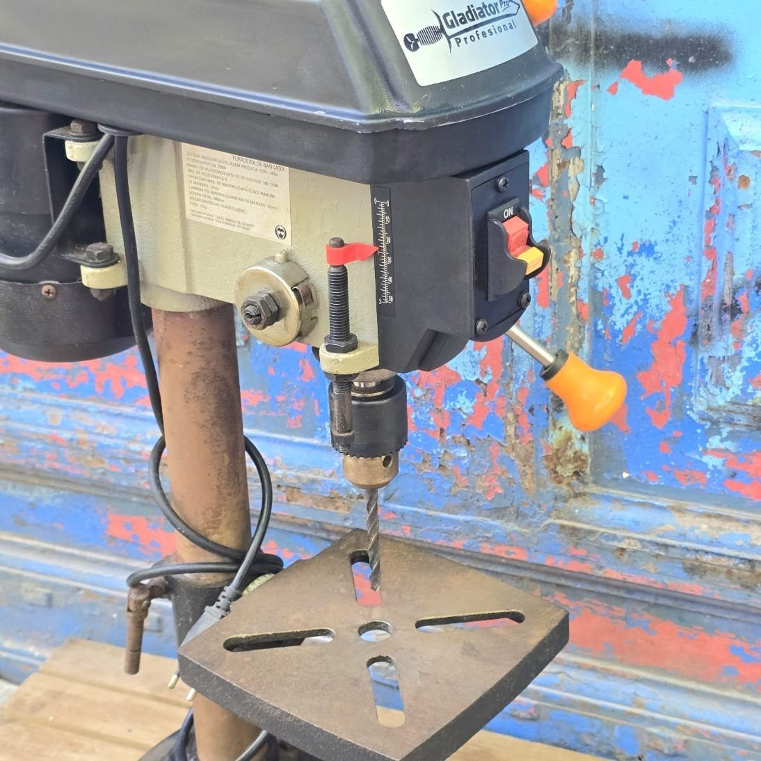 Item lote-09-taladro-de-mesa-gladiator - Image 3