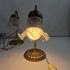 Lote de 3 Lámparas: Mesa con Pantalla Negra y 2 Veladores de Bronce - imagen 3