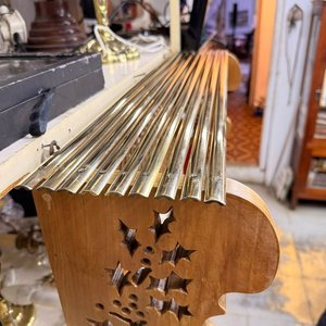 Repisa Antigua de Madera Calada con Ganchos de Bronce - imagen 7