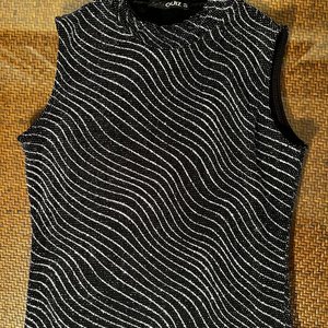 Blusa Negra con Brillos Plateados Talle S Marca Quiz - imagen 5