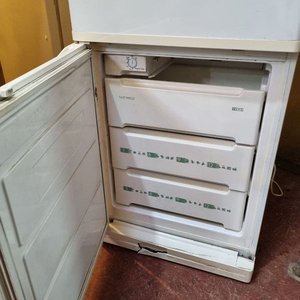 Heladera Ariston No Frost Blanca con Freezer y 3 Cajones - Funciona - imagen 4