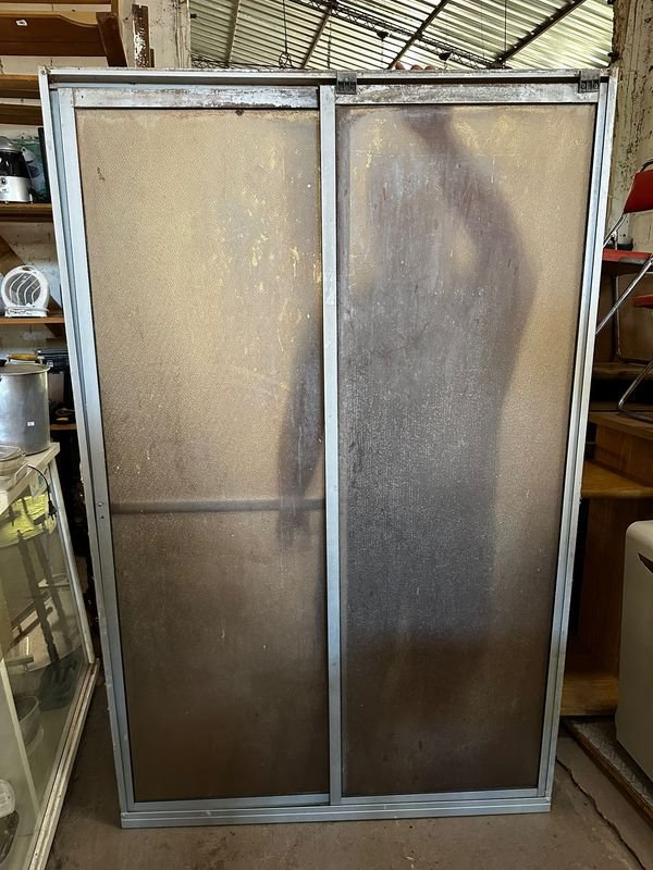 Lote siguiente: Puerta corrediza de baño