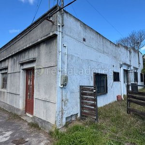 Casa a refaccionar en amplio terreno - imagen 2