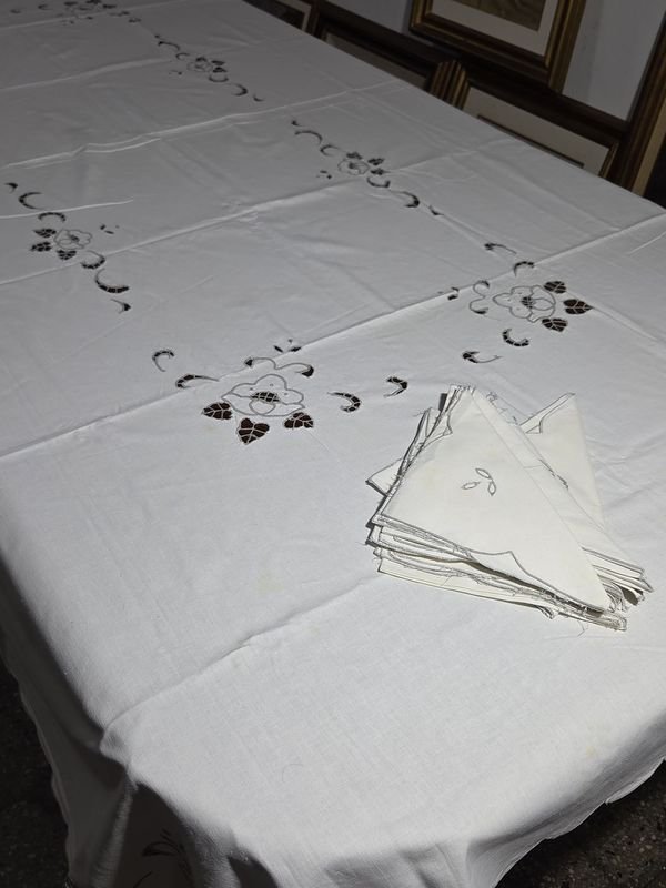 Mantel calado y bordado con servilletas - imagen 5