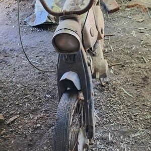 Moto Suzuki 50 MC Antigua de los Años 60 para Restaurar - imagen 5