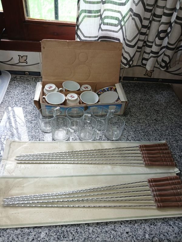 Pinchos para Brochetas y Pocillos de Café de Vidrio y Porcelana