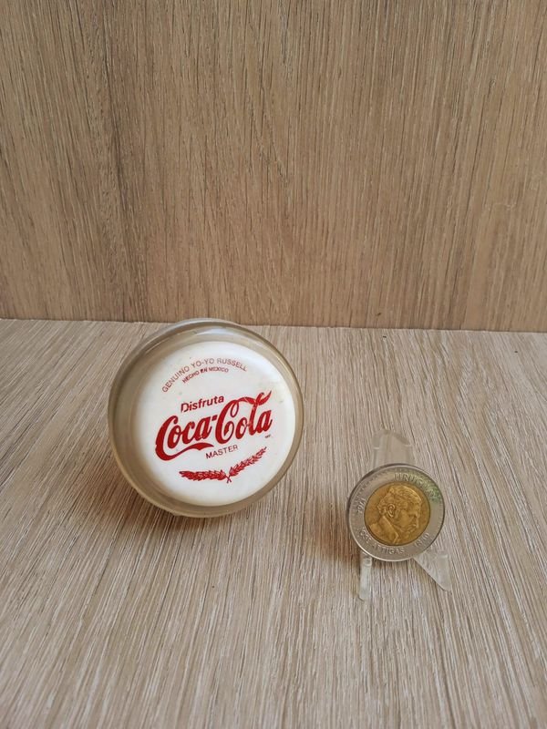Colección de Coca Cola: Botella y Moneda