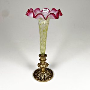 Lote anterior: Violetero de Bronce Labrado con Depósito de Vidrio
