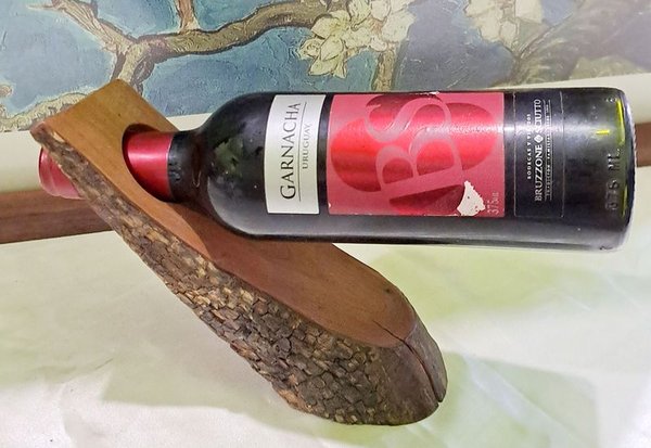 Botella de Vino Garnacha con soporte en madera - imagen 1