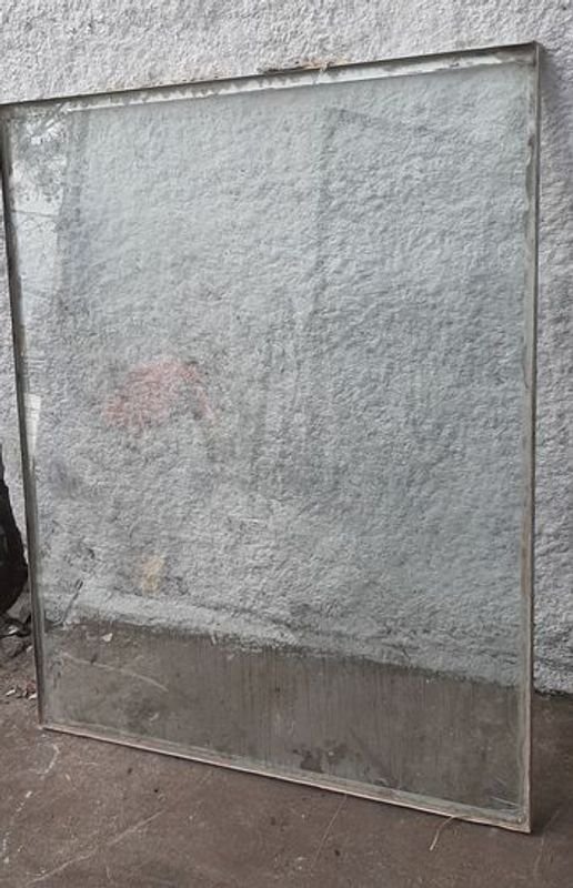 Lote anterior: Vidrio marcado con marco de aluminio en mal estado
