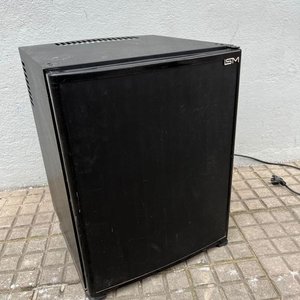 Lote anterior: Frigobar Negro LSM 57x44x46 cm - No Funciona