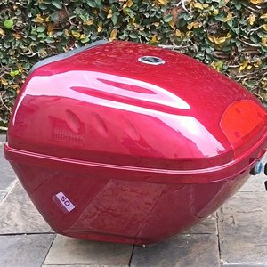 Baúl Portaequipajes Universal para Motocicleta Rojo Brillante - imagen 3