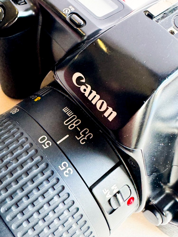 Venta de Máquina de Fotos CANON con Estuche y Lámpara de Emergencia - imagen 6