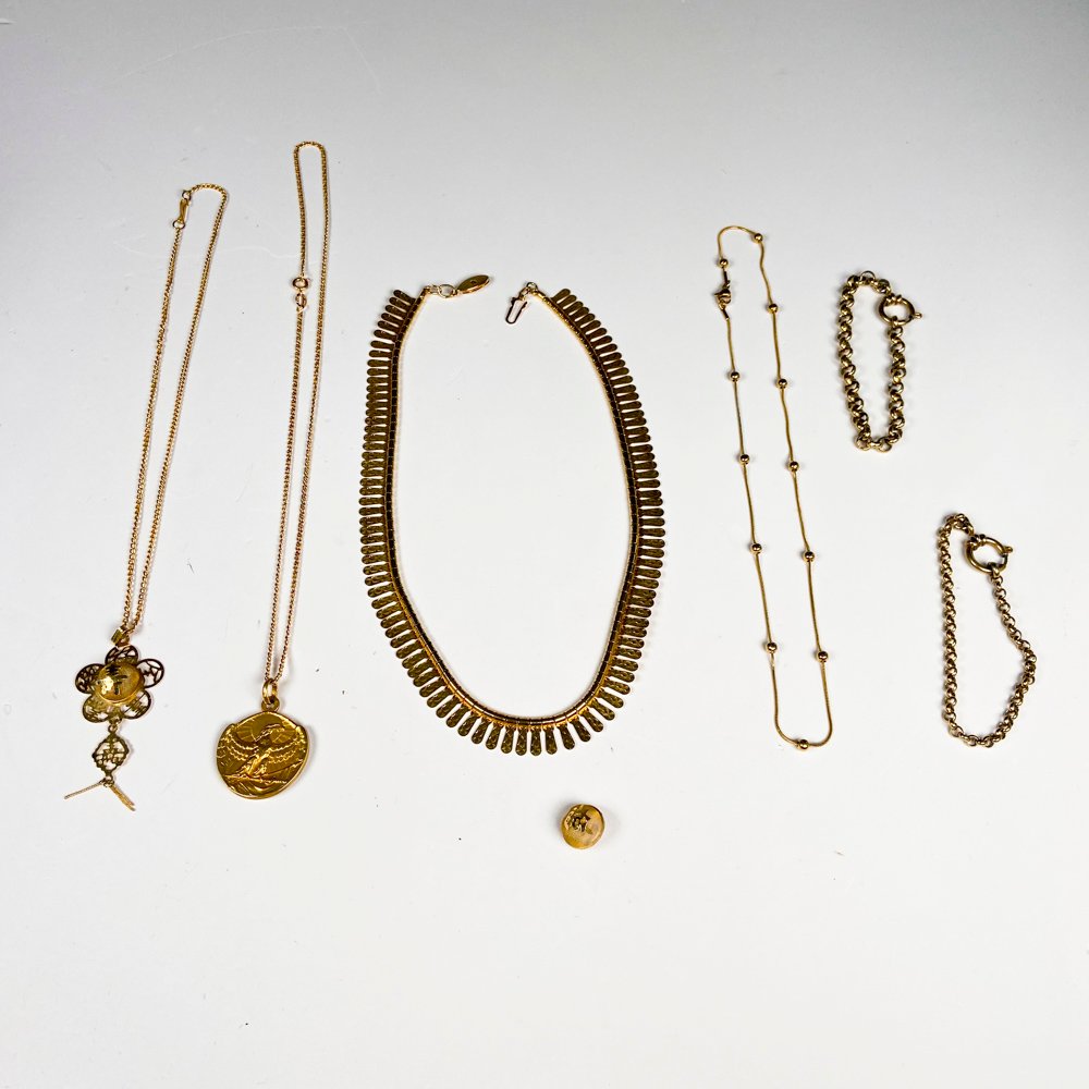 Lote siguiente: Joyas de Oro en Excelente Condición