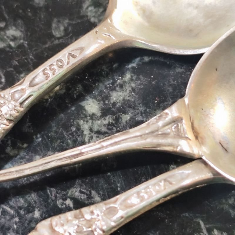 2 cucharas grandes de plata y 3 chiquitas labradas - imagen 5