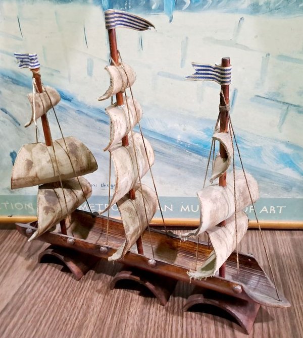 Barco Grande Echo De Bambu: Un barco antiguo de madera con detalles artesanales - imagen 1