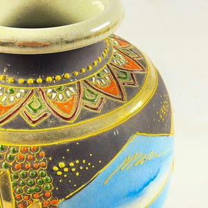 Florero Oriental de Porcelana con Diseño de Montañas y Figuras - imagen 3