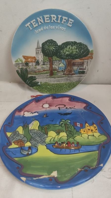 Dos platos de souvenil cerámicos - imagen 1