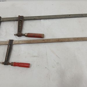 Lote siguiente: Lote de 2 Prensas de Carpintero Metálicas con Mangos de Madera