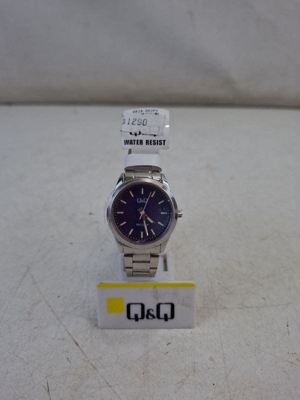 Reloj de Pulsera Q&Q Tono Plateado Esfera Azul WR 5 Bar