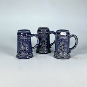 Lote de 3 Jarras de Cerámica Azul con Monograma del Ejército Chileno - imagen 1