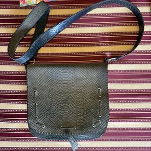 Lote de Bolsos y Sombrero de Ala Ancha Artesanal - imagen 2